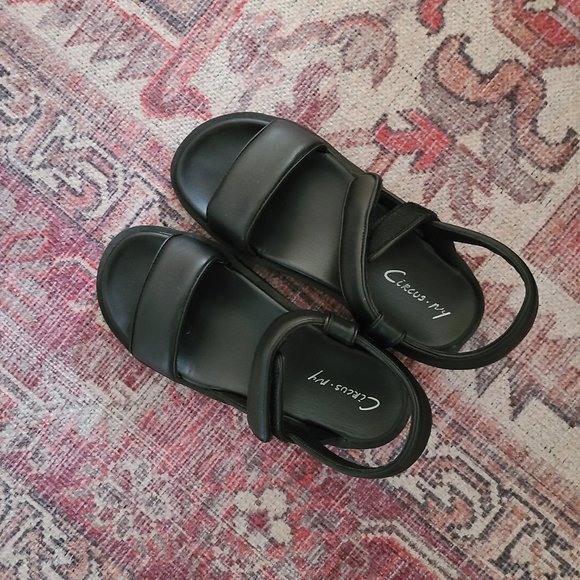 Circus NY women's sandles. New like condition. - Picture 1 of 4